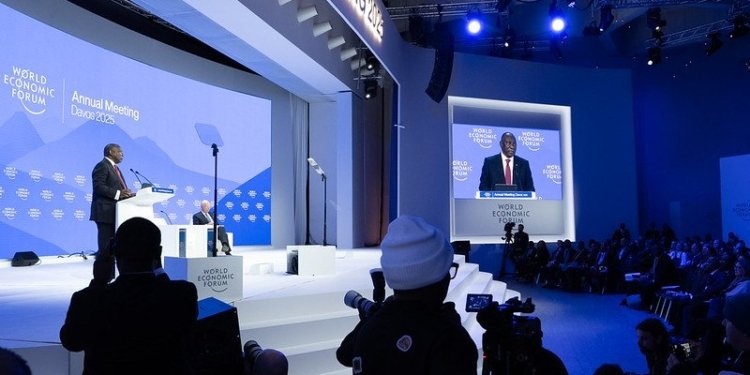South African President Cyril Ramaphosa, Klaus Schwab, Founder and Chairman of the Board of Trustees, World Economic Forum, Switzerland. Copyright: WEF / Greg Beadle