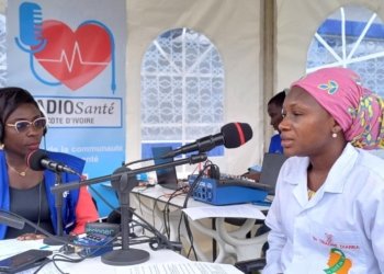 Radio Santé, Côte d'Ivoire. Droit d'auteur: Organisation Mondiale de la Santé.