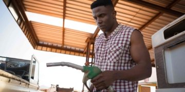 Crude-for-Naira Plan Gains Ground as Nigeria Pushes for Energy Market Reform