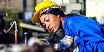 South African Lawmakers Urge Faster Job Creation from Investments