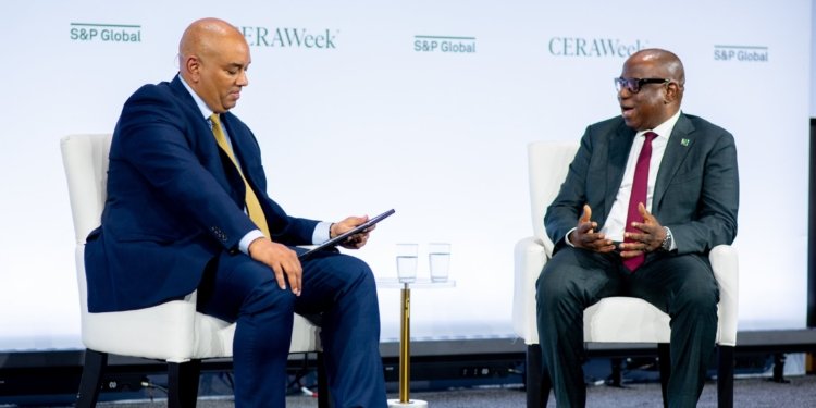 Nigeria’s State Oil Company Shifts Focus From Reserves to Sustained Revenue