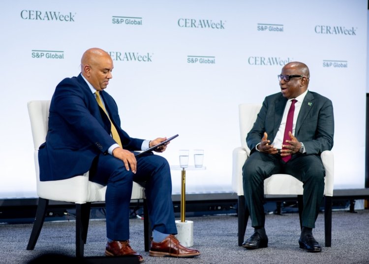 Nigeria’s State Oil Company Shifts Focus From Reserves to Sustained Revenue