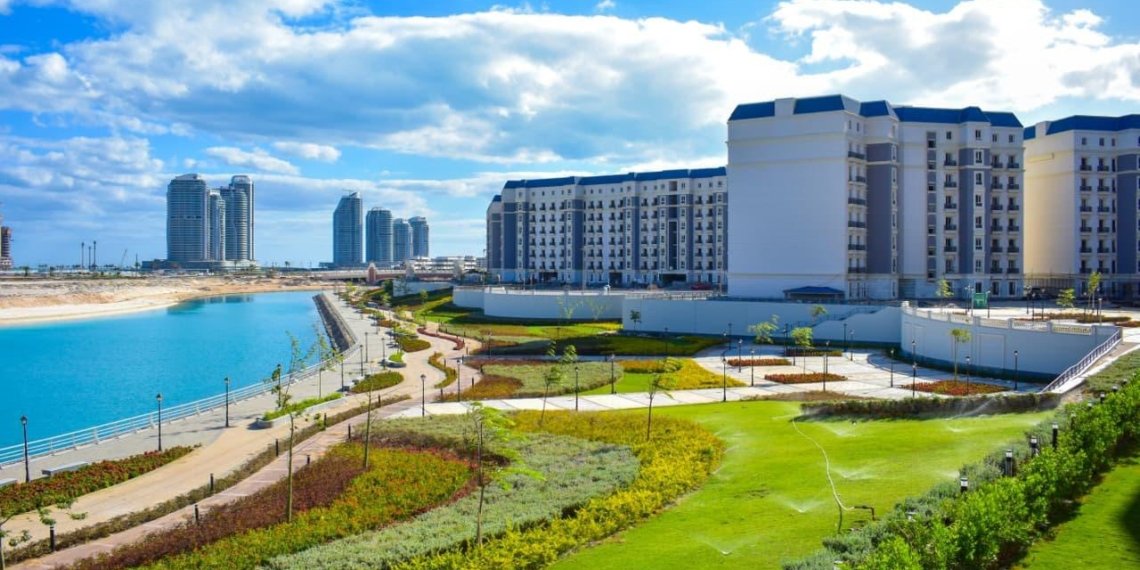 President El-Sisi Urges Deadlines for 377,000 Housing Units Across Egypt